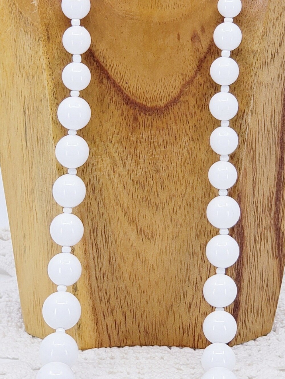 A2021 Classic White Long Lucite Beaded Necklace 12.5" - Picture 4 of 5